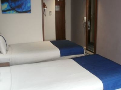 Express & By Ihg 2* London